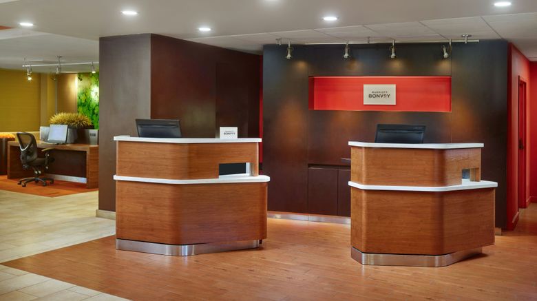 <b>Courtyard Baton Rouge Acadian Center Lobby</b>. Images powered by <a href="https://www.leonardoworldwide.com/" title="Leonardo Worldwide" target="_blank">Leonardo</a>.