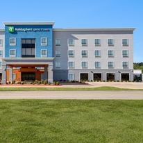 Holiday Inn Express & Suites Forrest Cit