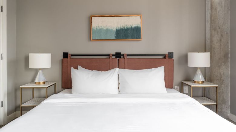 <b>Kasa Downtown Austin Room</b>. Images powered by <a href="https://www.leonardoworldwide.com/" title="Leonardo Worldwide" target="_blank">Leonardo</a>.