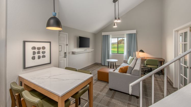 Staybridge Suites Oxnard-River Ridge Suite