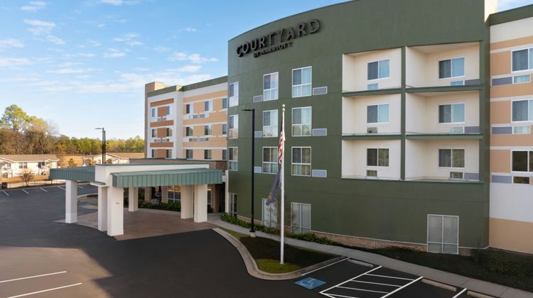 Courtyard Fayetteville Spring Lake Exterior