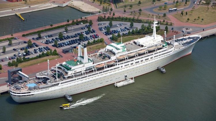SS Rotterdam Hotel Exterior