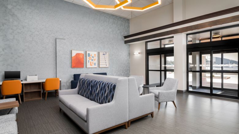 <b>Holiday Inn Express & Suites Bentonville Exterior</b>. Images powered by <a href="https://www.leonardoworldwide.com/" title="Leonardo Worldwide" target="_blank">Leonardo</a>.