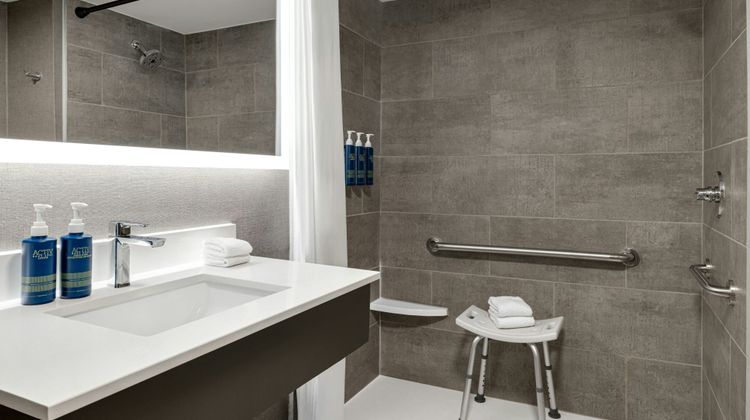 Four Points by Sheraton Columbus-Polaris Room