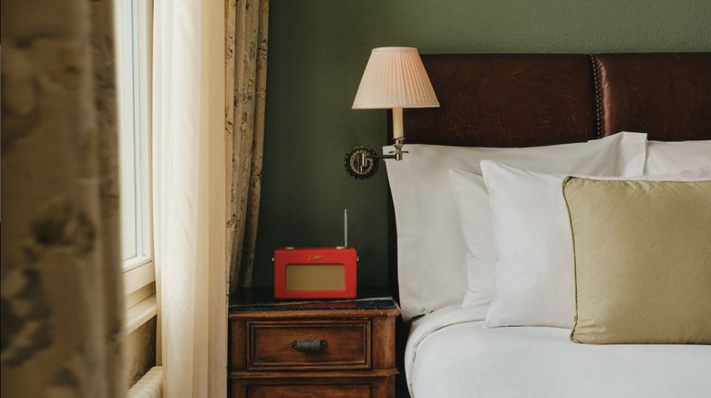 <b>Soho House Berlin Room</b>. Images powered by <a href="https://www.leonardoworldwide.com/" title="Leonardo Worldwide" target="_blank">Leonardo</a>.