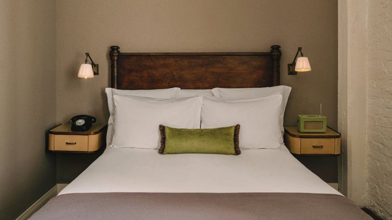 <b>Soho House Berlin Room</b>. Images powered by <a href="https://www.leonardoworldwide.com/" title="Leonardo Worldwide" target="_blank">Leonardo</a>.