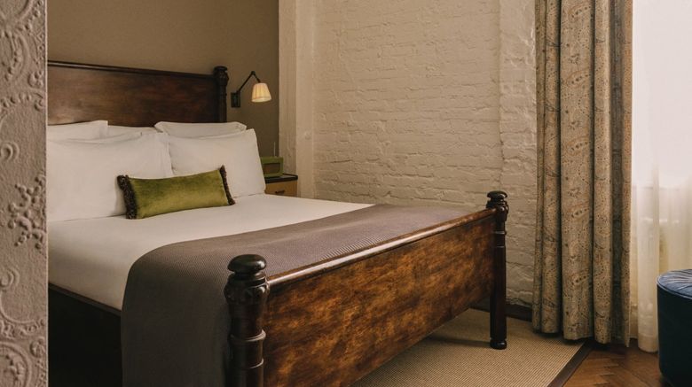 <b>Soho House Berlin Room</b>. Images powered by <a href="https://www.leonardoworldwide.com/" title="Leonardo Worldwide" target="_blank">Leonardo</a>.