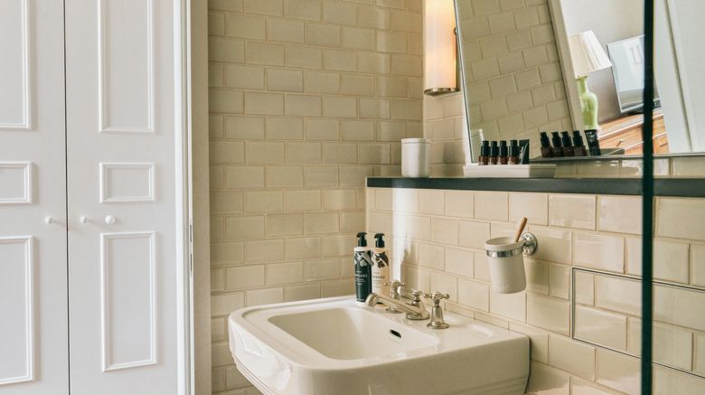 <b>Soho House Berlin Room</b>. Images powered by <a href="https://www.leonardoworldwide.com/" title="Leonardo Worldwide" target="_blank">Leonardo</a>.