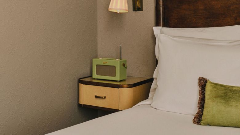 <b>Soho House Berlin Room</b>. Images powered by <a href="https://www.leonardoworldwide.com/" title="Leonardo Worldwide" target="_blank">Leonardo</a>.