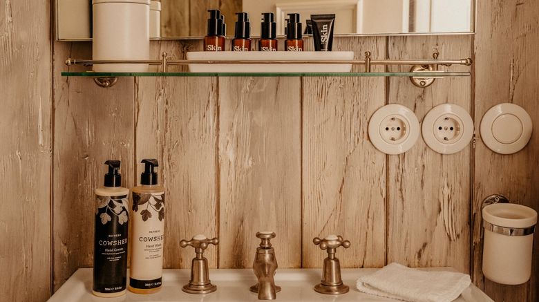 <b>Soho House Berlin Room</b>. Images powered by <a href="https://www.leonardoworldwide.com/" title="Leonardo Worldwide" target="_blank">Leonardo</a>.