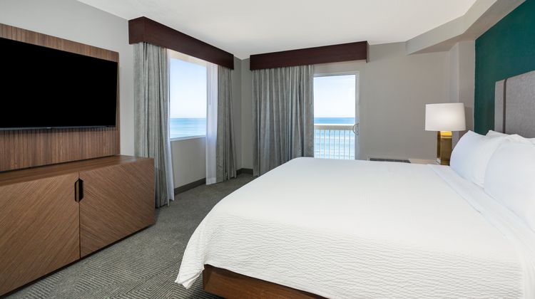 Holiday Inn Hotel & Suites Suite