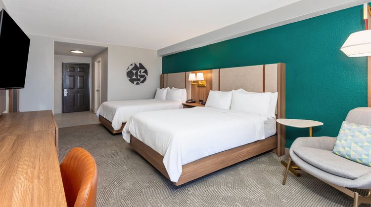 Holiday Inn Hotel & Suites Room