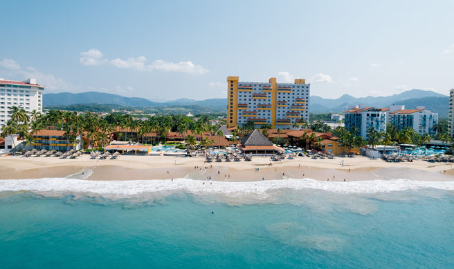Holiday Inn Resort Ixtapa Exterior