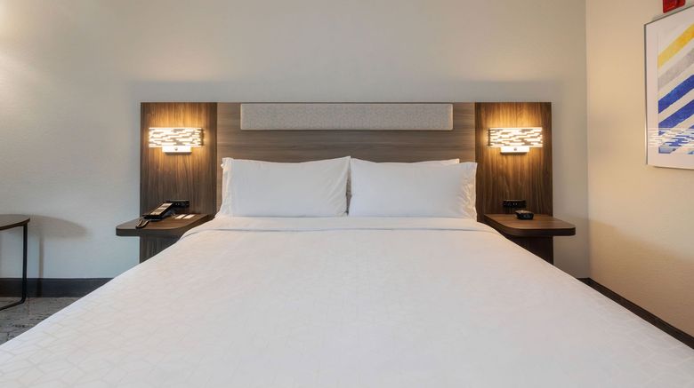 <b>Holiday Inn Express & Suites Berkeley Room</b>. Images powered by <a href="https://www.leonardoworldwide.com/" title="Leonardo Worldwide" target="_blank">Leonardo</a>.