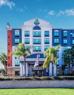 Holiday Inn Express Hotel & Suites