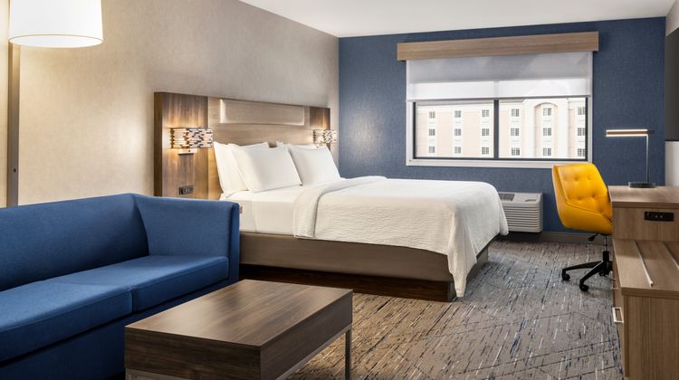 Holiday Inn Express Syracuse Airport Room