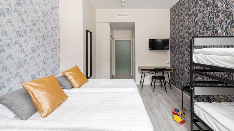 Hotelli Rakuuna Room