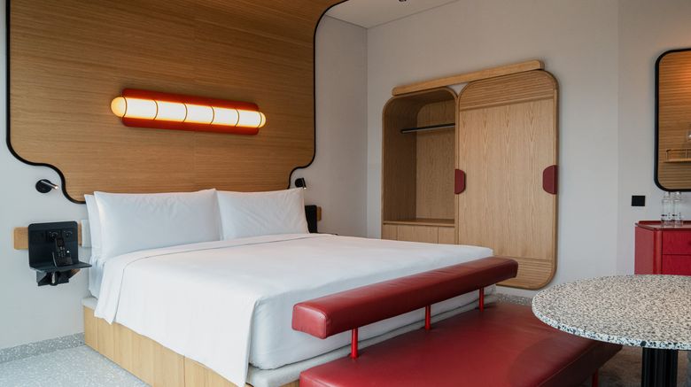 <b>The Standard Singapore Suite</b>. Images powered by <a href="https://www.leonardoworldwide.com/" title="Leonardo Worldwide" target="_blank">Leonardo</a>.