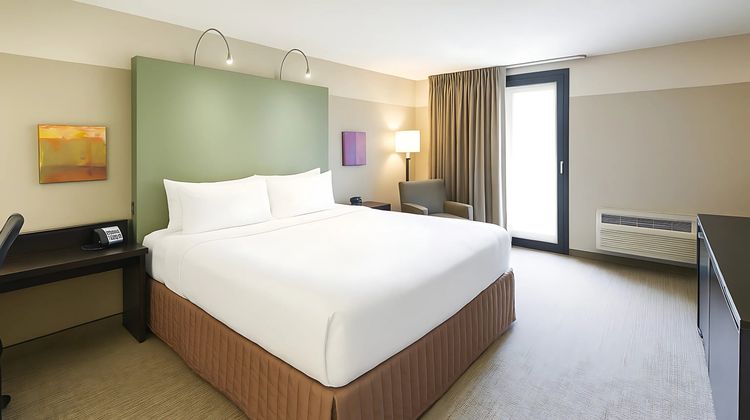 Crowne Plaza Chicago West Loop Room