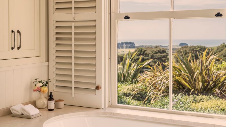 <b>Rosewood Cape Kidnappers Room</b>. Images powered by <a href="https://www.leonardoworldwide.com/" title="Leonardo Worldwide" target="_blank">Leonardo</a>.