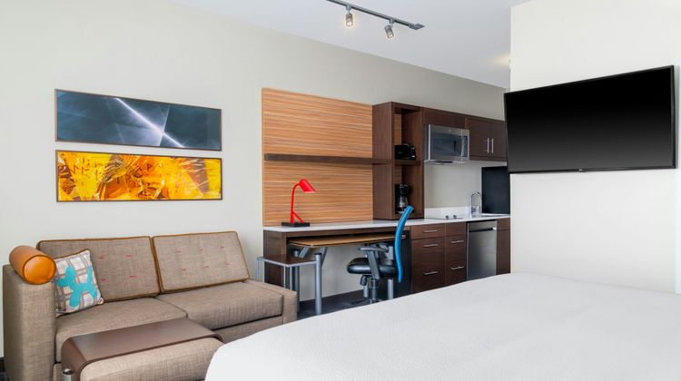 TownePlace Stes by Marriott Detroit Suite