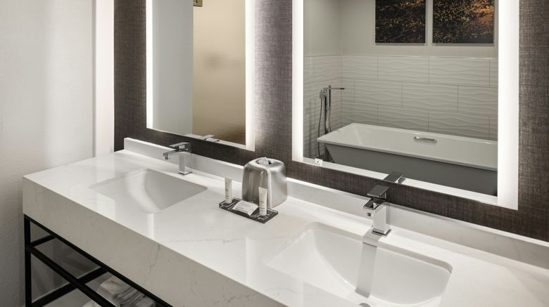 <b>Marriott Hotel & Conference Center Room</b>. Images powered by <a href="https://www.leonardoworldwide.com/" title="Leonardo Worldwide" target="_blank">Leonardo</a>.