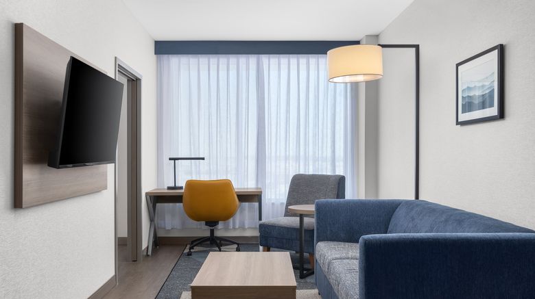 <b>Holiday Inn Express Aeroport Montreal Room</b>. Images powered by <a href="https://www.leonardoworldwide.com/" title="Leonardo Worldwide" target="_blank">Leonardo</a>.