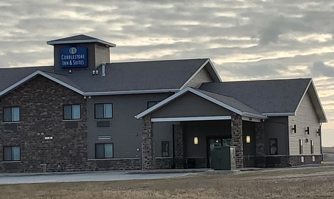 Cobblestone Inn & Suites Exterior