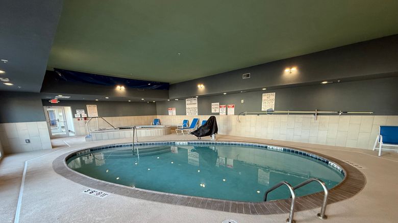 <b>Holiday Inn Express & Suites Yorkville Pool</b>. Images powered by <a href="https://www.leonardoworldwide.com/" title="Leonardo Worldwide" target="_blank">Leonardo</a>.