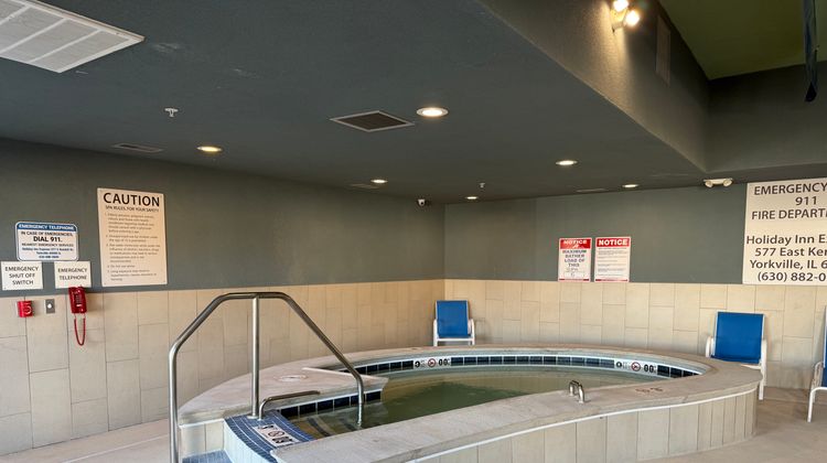 Holiday Inn Express & Suites Yorkville Spa