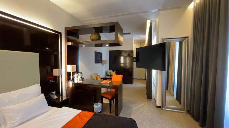 <b>Levante Parliament Suite</b>. Images powered by <a href="https://www.leonardoworldwide.com/" title="Leonardo Worldwide" target="_blank">Leonardo</a>.