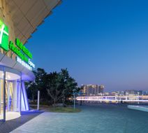 Holiday Inn Exp Grand Canal Theatre Exterior
