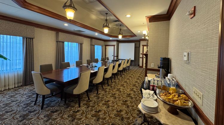 Holiday Inn Lakeville Meeting