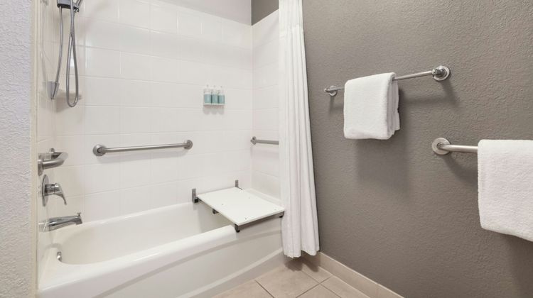 Courtyard by Marriott Airport Room