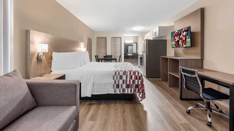 Red Roof Inn Kissimmee Suite