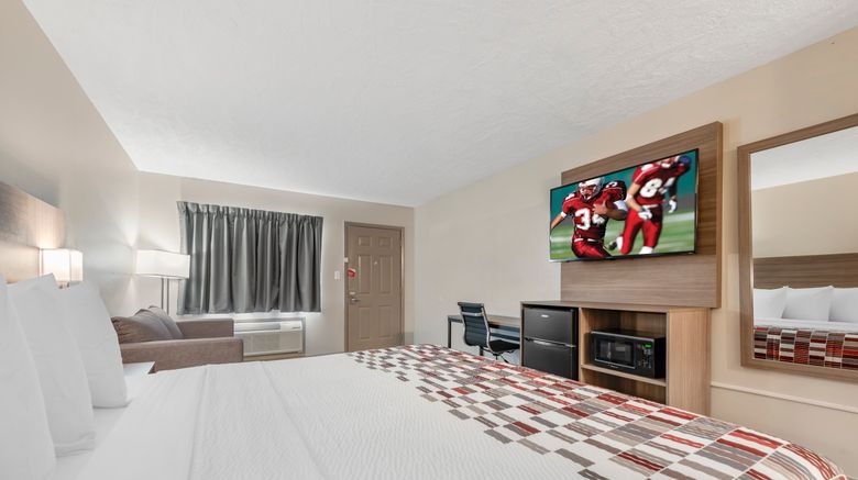 <b>Red Roof Inn Kissimmee Room</b>. Images powered by <a href="https://www.leonardoworldwide.com/" title="Leonardo Worldwide" target="_blank">Leonardo</a>.