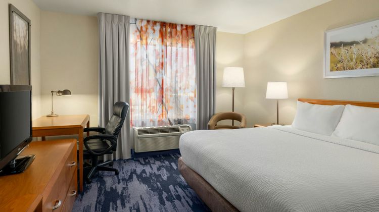 Fairfield Inn & Suites Room