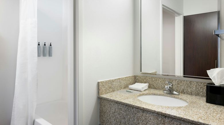 <b>Courtyard Springfield Airport Room</b>. Images powered by <a href="https://www.leonardoworldwide.com/" title="Leonardo Worldwide" target="_blank">Leonardo</a>.