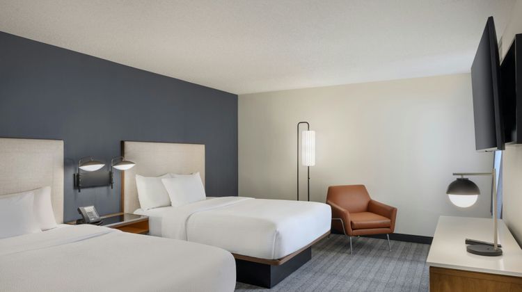 Courtyard Springfield Airport Suite