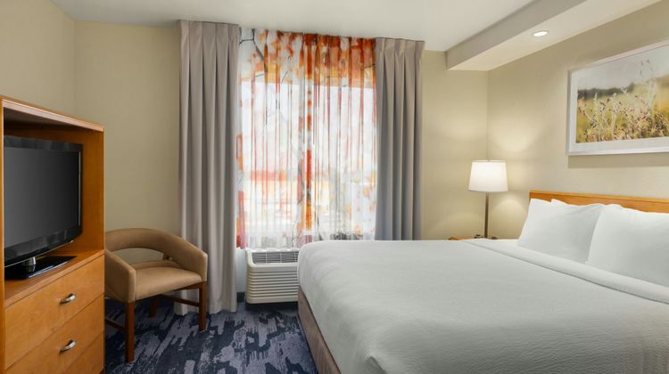 Fairfield Inn & Suites Suite