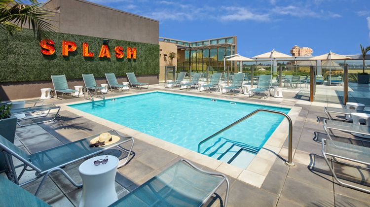 SpringHill Sts Anaheim Resort Convention Pool