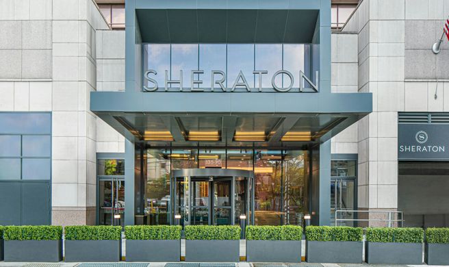 Sheraton LaGuardia East Hotel Exterior