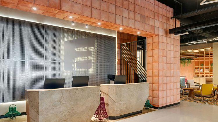 aloft Cancun Lobby