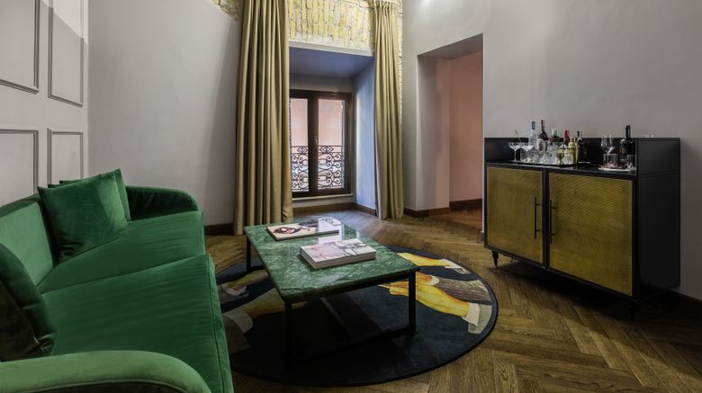 <b>Chapter Roma Suite</b>. Images powered by <a href="https://www.leonardoworldwide.com/" title="Leonardo Worldwide" target="_blank">Leonardo</a>.