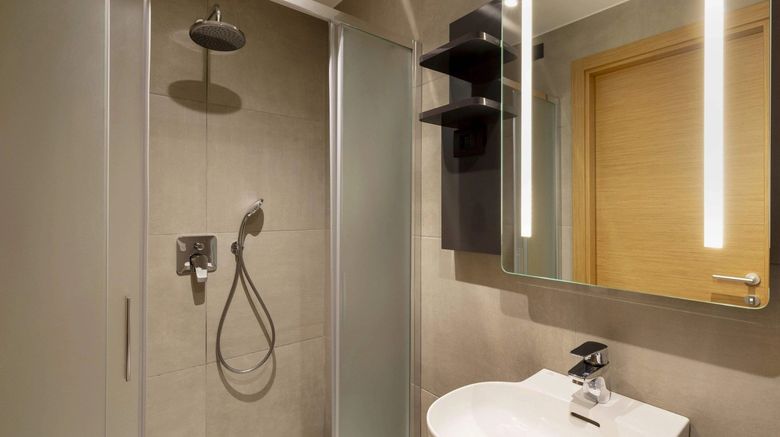 <b>B&B Hotel Como Baradello Room</b>. Images powered by <a href="https://www.leonardoworldwide.com/" title="Leonardo Worldwide" target="_blank">Leonardo</a>.