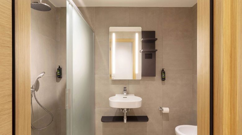 <b>B&B Hotel Como Baradello Room</b>. Images powered by <a href="https://www.leonardoworldwide.com/" title="Leonardo Worldwide" target="_blank">Leonardo</a>.