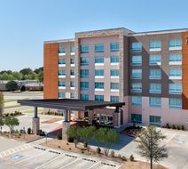 Holiday Inn Express & Suites Moore Exterior