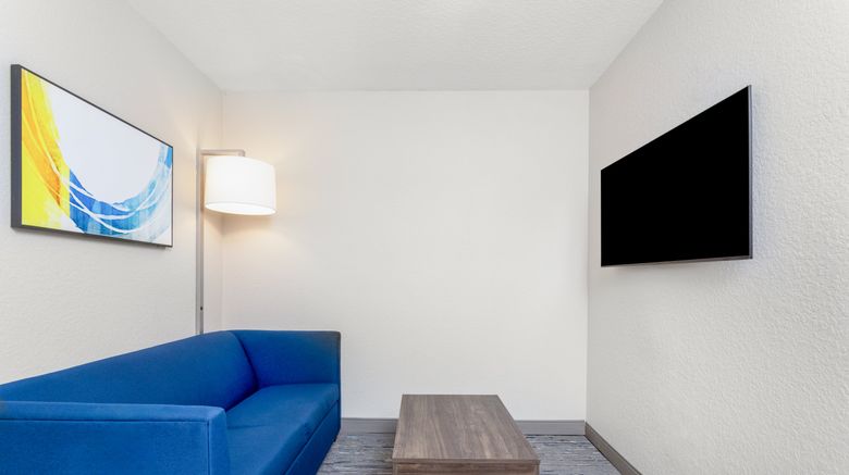 <b>Holiday Inn Express/Suites North Daytona Suite</b>. Images powered by <a href="https://www.leonardoworldwide.com/" title="Leonardo Worldwide" target="_blank">Leonardo</a>.