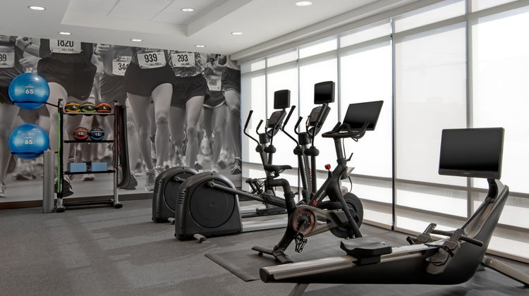 Home2 Suites Jacksonville Downtown Recreation
