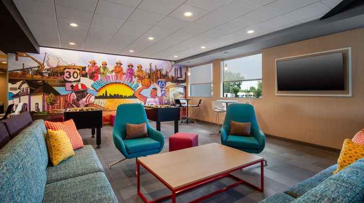 Tru by Hilton Merrillville Lobby